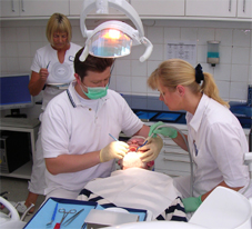Dr. Pisarek bei der Arbeit